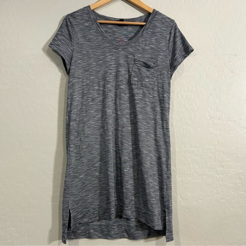 Tahari V-Neck T-Shirt Dress with Pocket Size Medium Comfy Casual Tiny Stripes